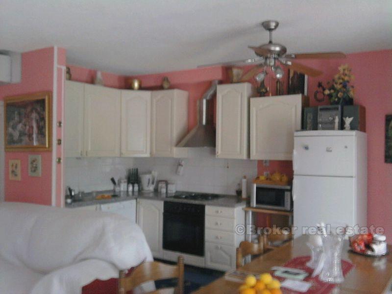 Villa med svømmebasseng, til salgs