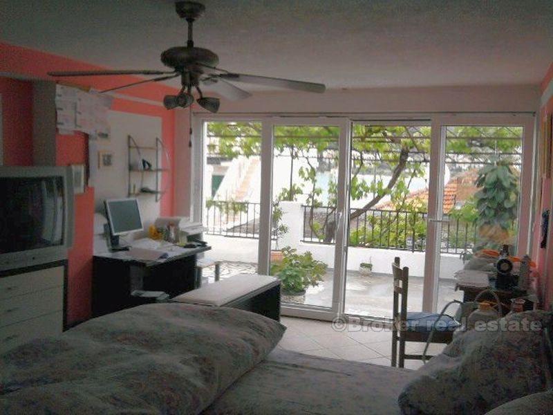 Villa med svømmebasseng, til salgs