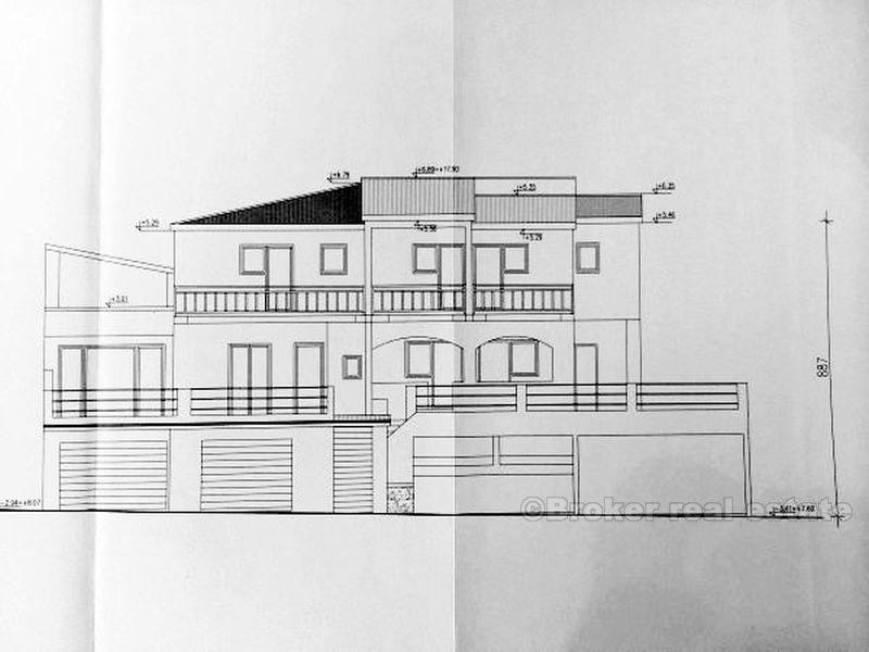 Villa med svømmebasseng, til salgs