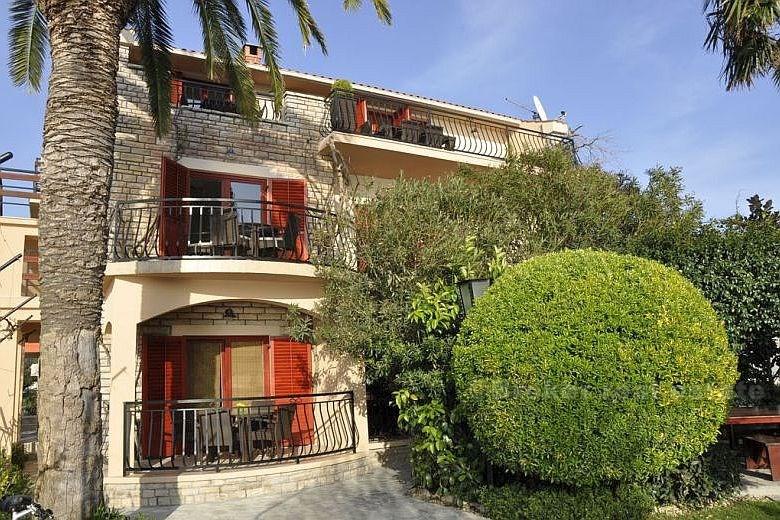 La casa con cinque appartamenti