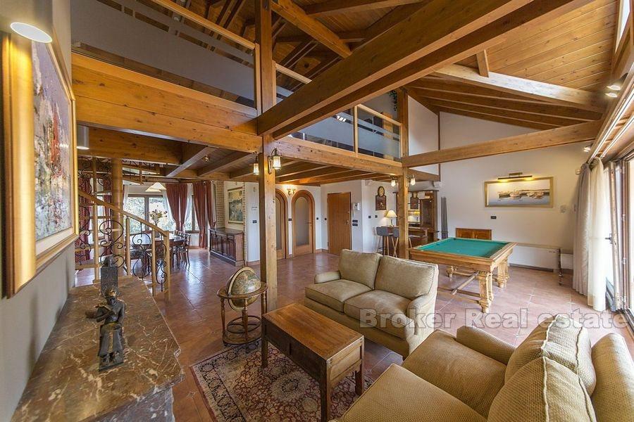 Appartement de quatre chambres avec piscine, à vendre