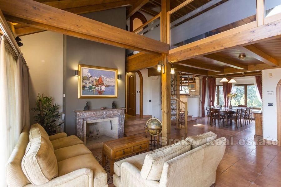 Marjan, Four-bedroom apartment with pool, for sale