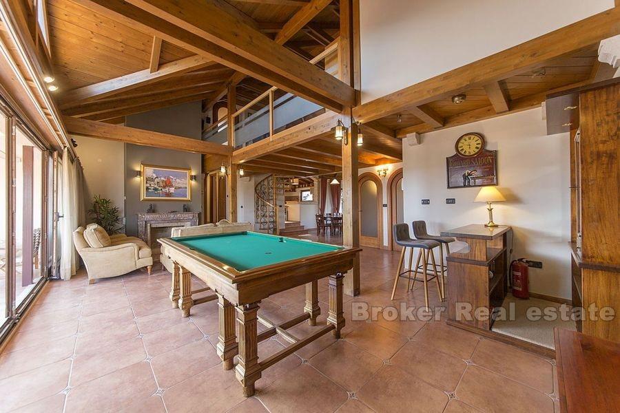 Appartement de quatre chambres avec piscine, à vendre