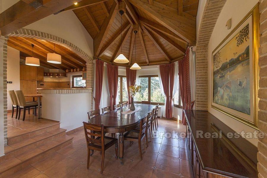 Appartement de quatre chambres avec piscine, à vendre