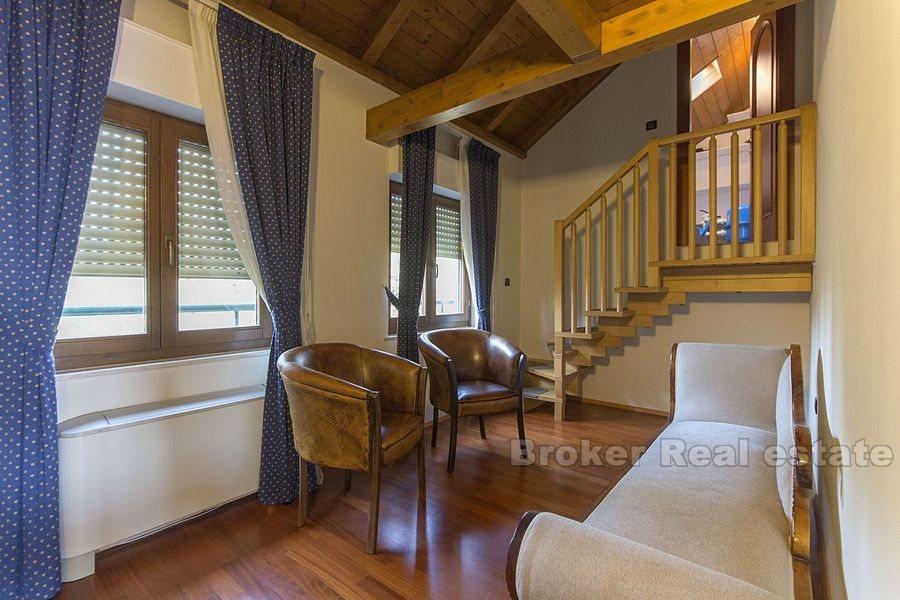 Appartement de quatre chambres avec piscine, à vendre