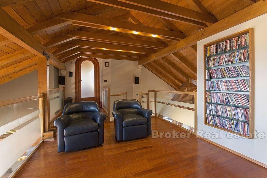 Appartement de quatre chambres avec piscine, à vendre