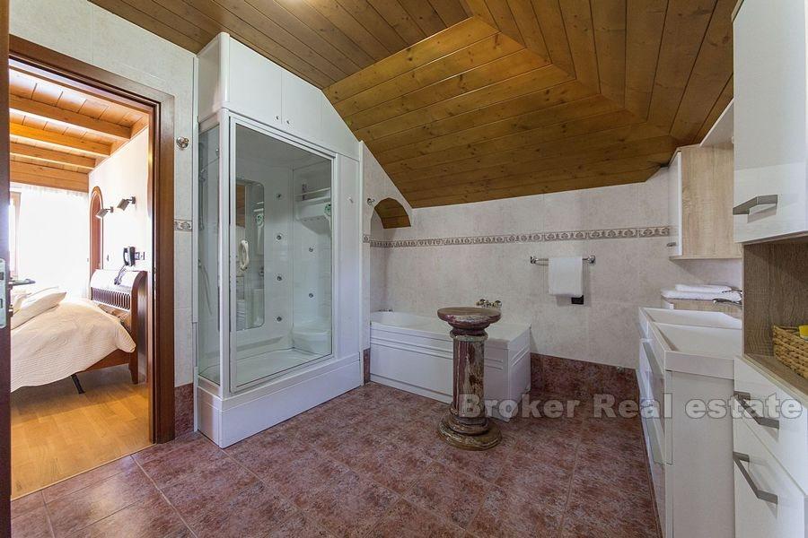 Appartement de quatre chambres avec piscine, à vendre