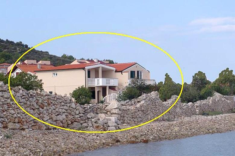 Bella villa in riva al mare, in vendita