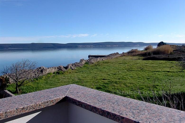 Belle villa au bord de la mer, à vendre