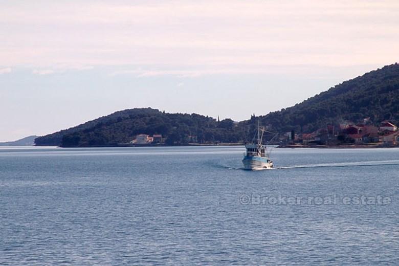 Attractive villa by the sea, for sale