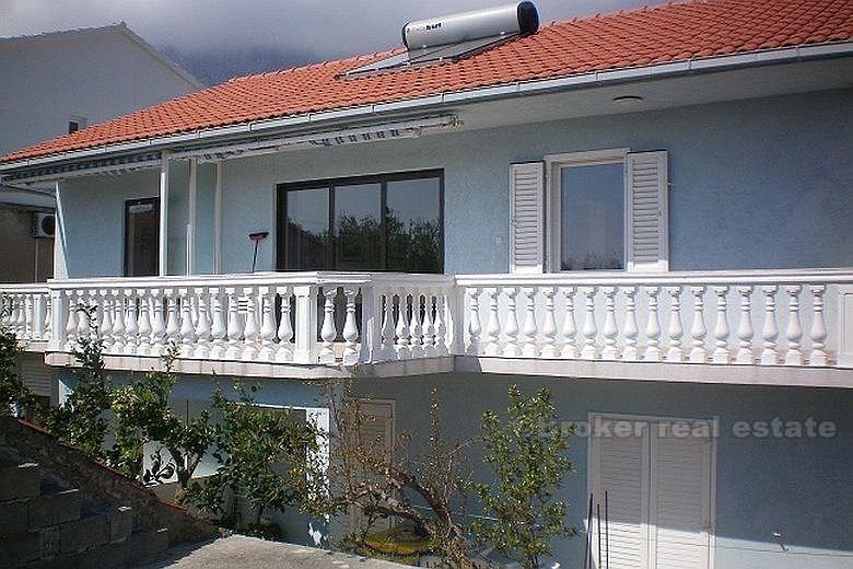 Detached house with four apartments, for sale
