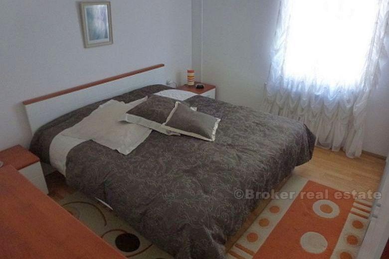 Maison individuelle avec quatre appartements, à vendre