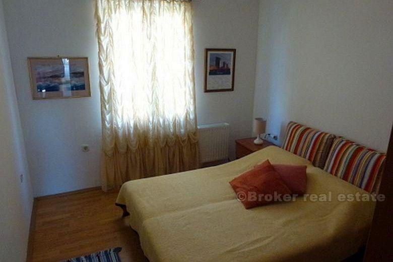 Frittliggende hus med fire leiligheter, til salgs