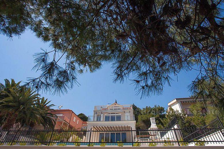 Villa de luxe à la mer, avec piscine, à vendre