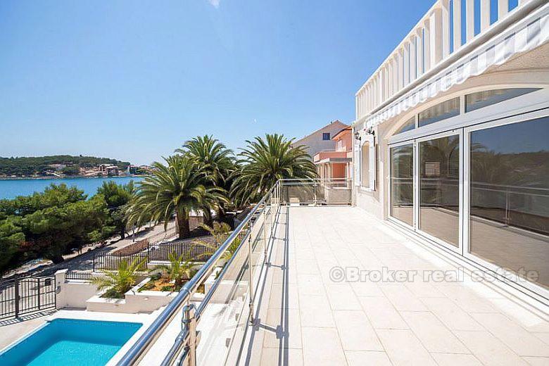 Villa de luxe à la mer, avec piscine, à vendre
