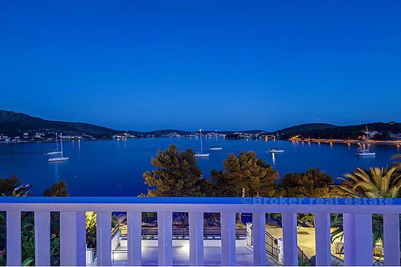 Villa de luxe à la mer, avec piscine, à vendre