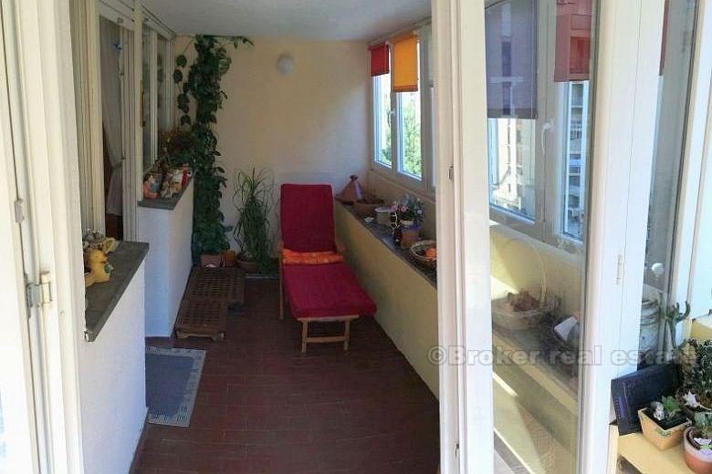 Appartement à deux étages à trois chambres, à vendre