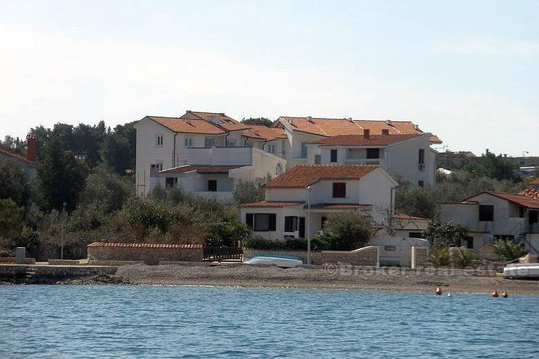 Eiendom med seks leiligheter