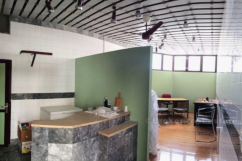 Propriété commerciale au rez-de-chaussée