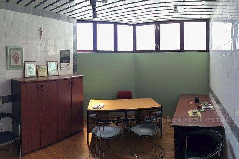 Locale commerciale al piano terra