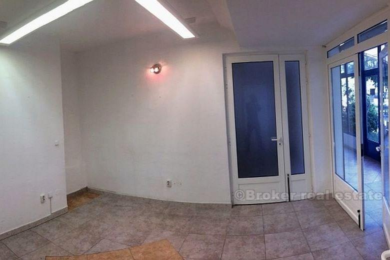 Kommersiell plass ved siden av Poljicka veien, til salgs