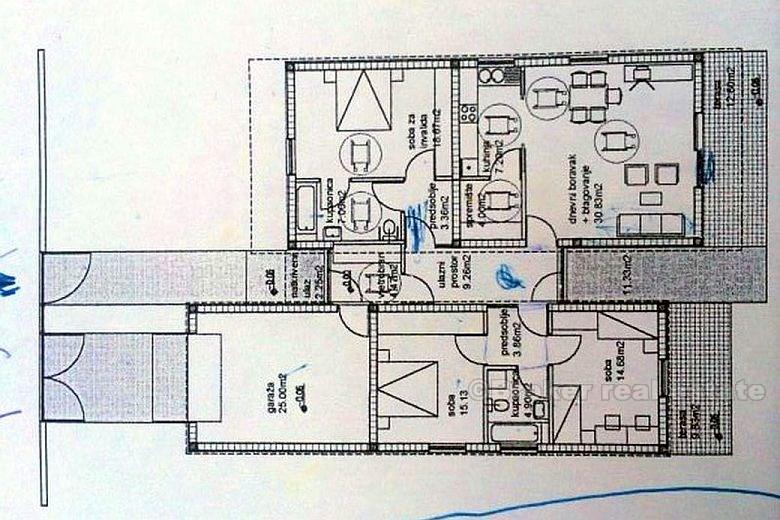 Hus med middelhavshage