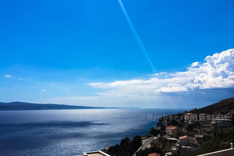 Attractive villa with swimming pool, for sale