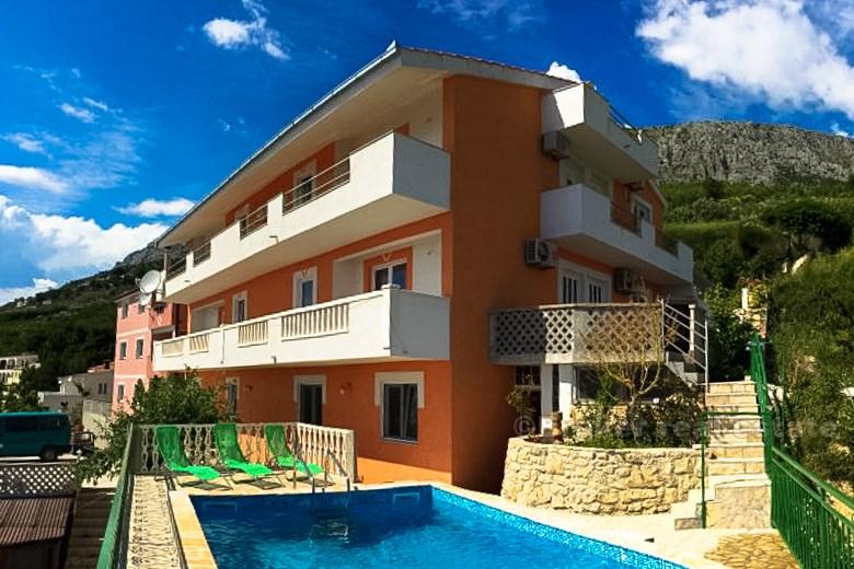 Atraktivní vila s bazénem, k prodeji