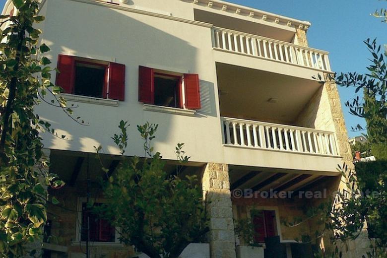 Huset i en liten stad vid havet, till försäljning