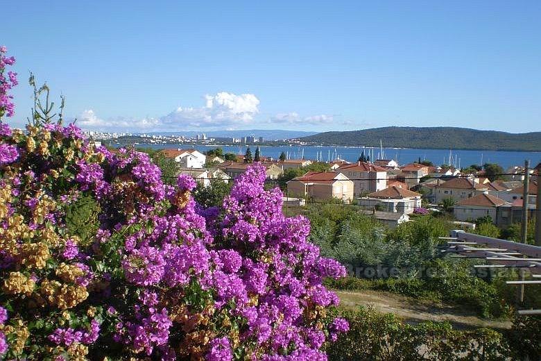 Kuća sa 266 m2 stambenog prostora, na prodaju