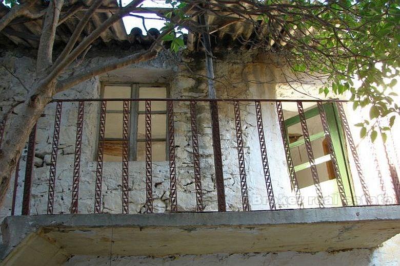 Старый каменный дом для ремонта, для продажи