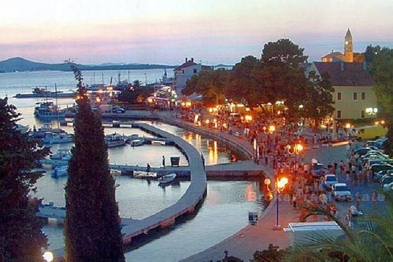 Vecchia casa in pietra da ristrutturare, in vendita