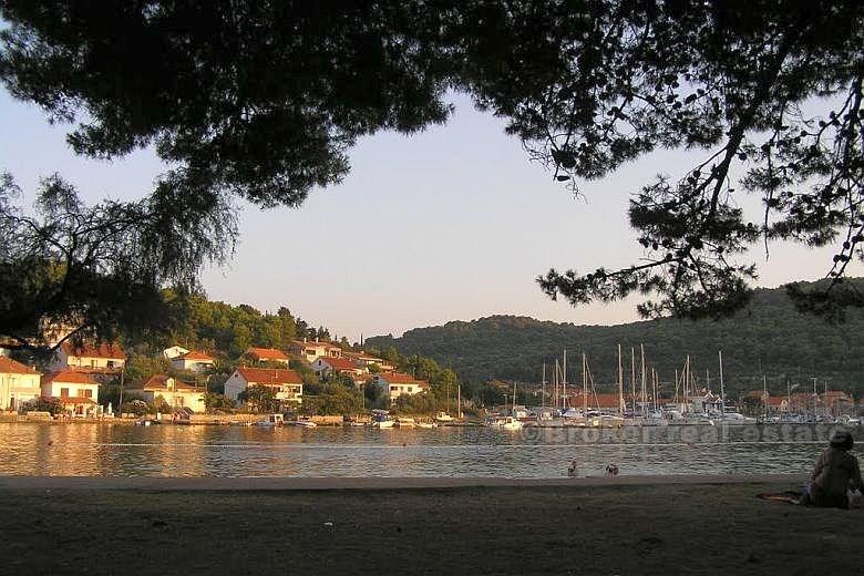 Dom na dwóch piętrach z tarasem