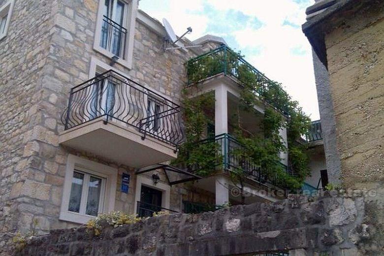 Steinhaus mit Panoramablick, zum Verkauf