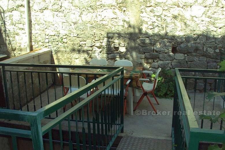 Каменный дом с панорамным видом, для продажи