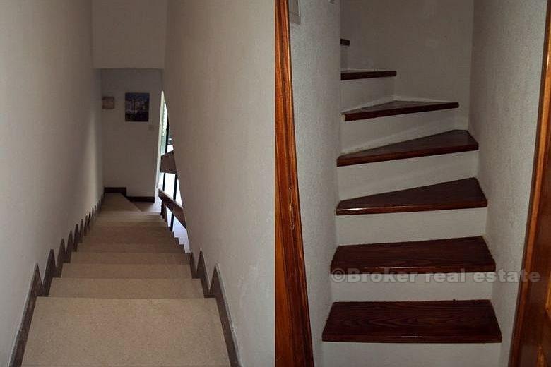 Kamenný dům s panoramatickým výhledem, na prodej