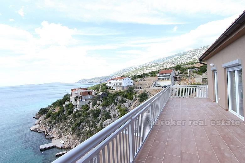 Velika kuća sa 300 m2 stambenog prostora