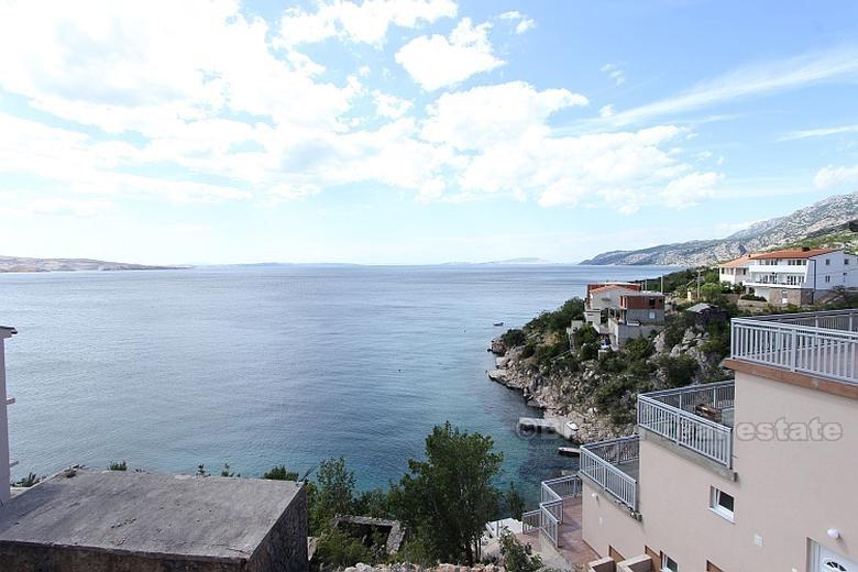 Velika kuća sa 300 m2 stambenog prostora