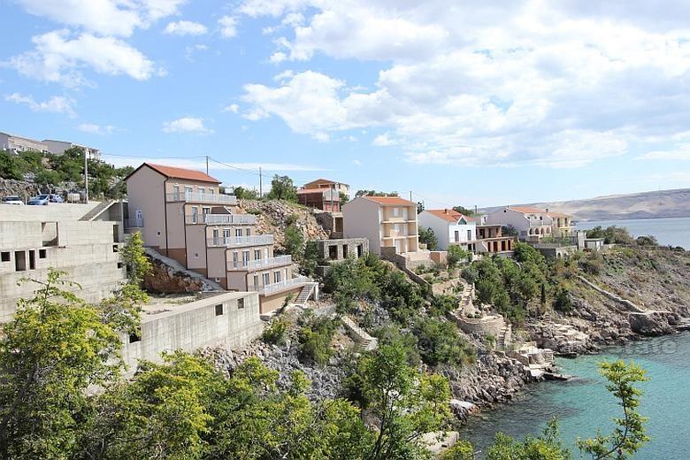 Velika kuća sa 300 m2 stambenog prostora