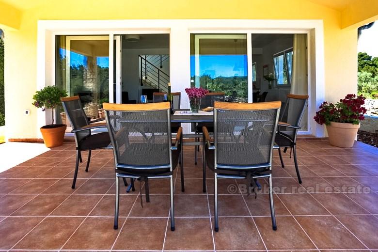 La casa / villa, disposta su due piani, in vendita