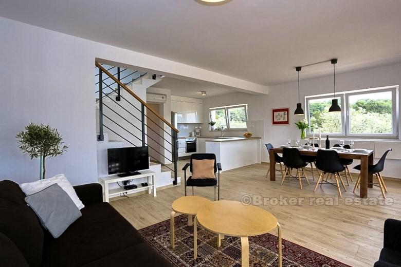 The house / villa, on two floors, for sale