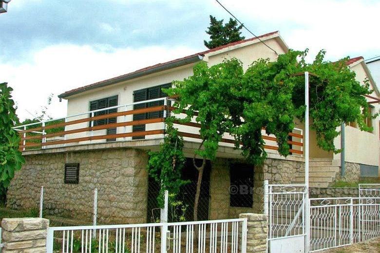 Maison avec vue sur la mer, à 80m de la mer, à vendre