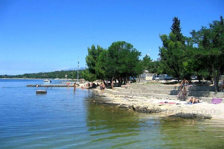 Kuća s pogledom na more, 80m od mora, na prodaju