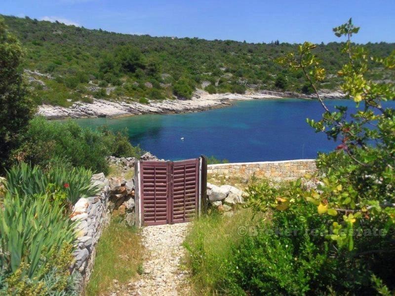 House on the land plot of 800 m2