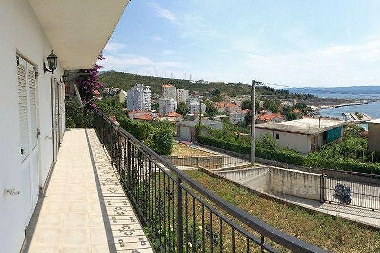 ROH-BAU appartement de quatre chambres, à vendre