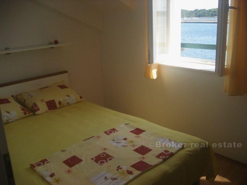 Kompletno renoviran kamena kuća