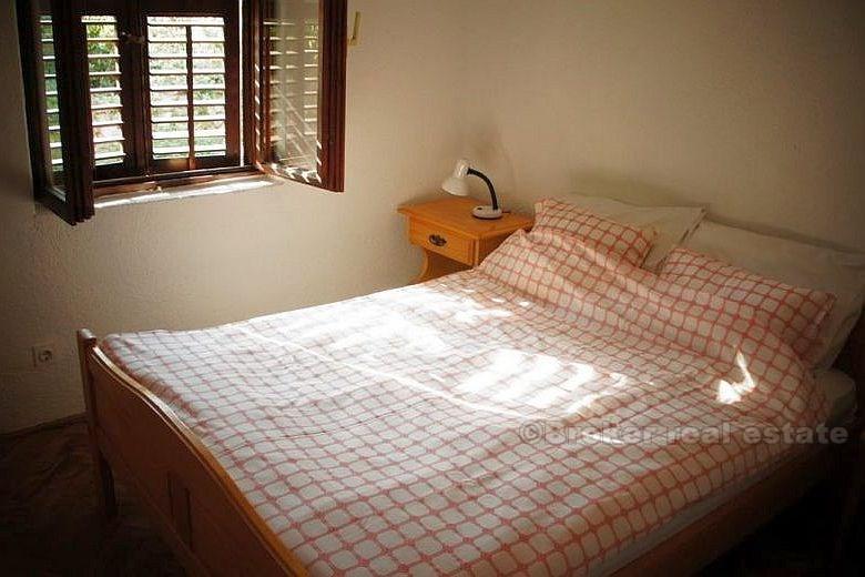 Vakker liten bungalow i furuskogen, til salgs