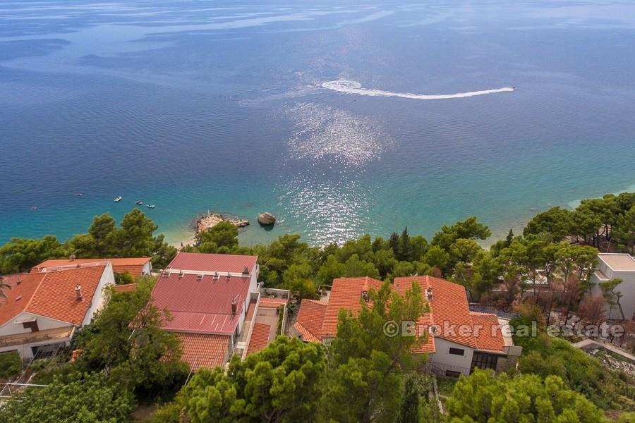 House (in a row) with a beautiful view, for sale