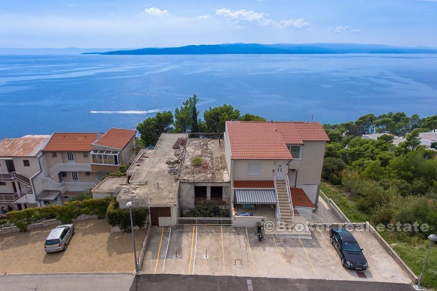 House (in a row) with a beautiful view, for sale
