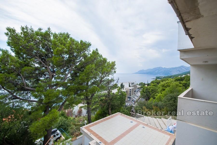 House (in a row) with a beautiful view, for sale